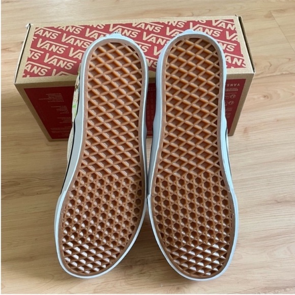 Vans Classic Slip-On Get Outdoor
Marshmallow Women 9.0 US Mens 7.5 US - Picture 9 of 11